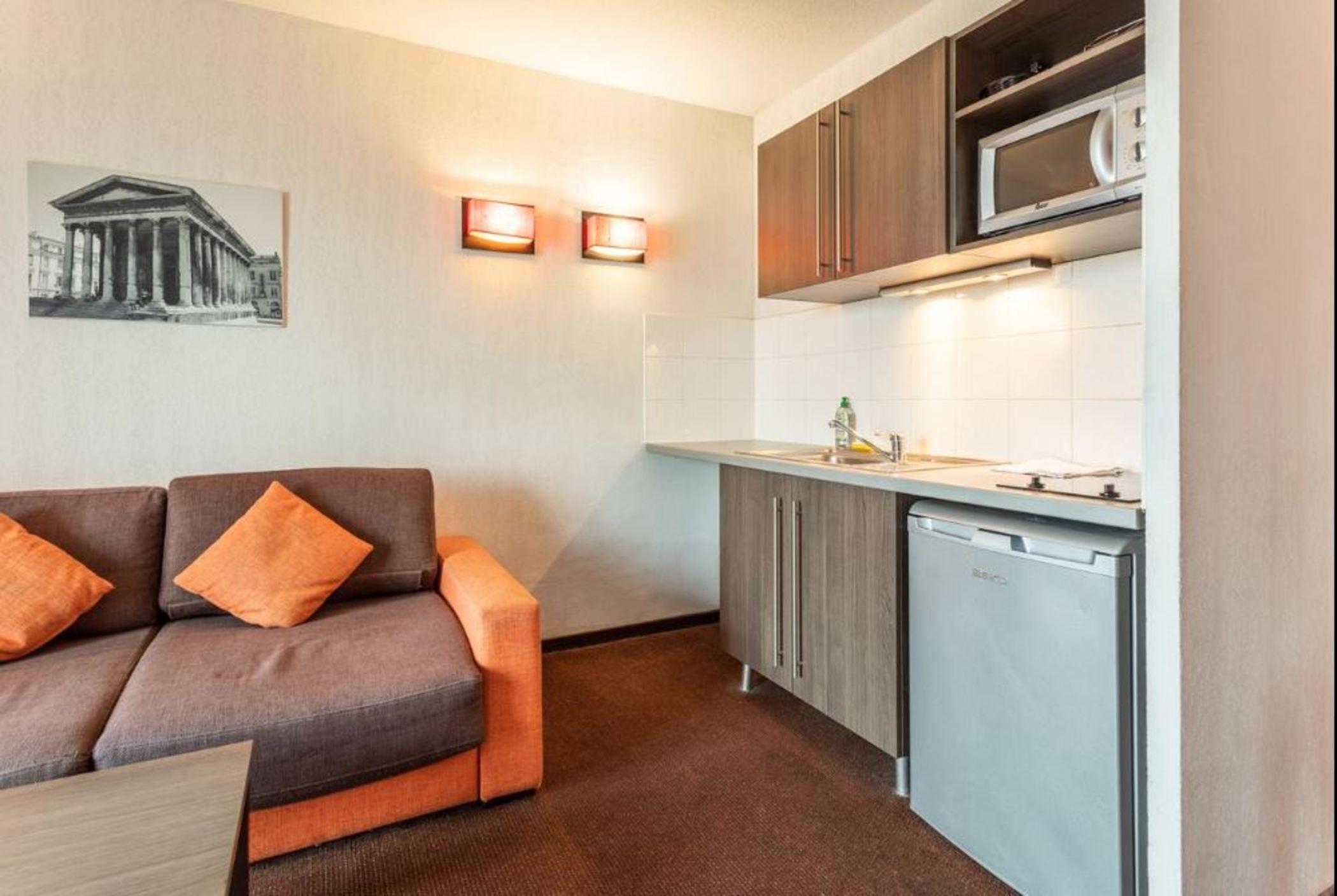 Comfort Aparthotel Nimes Centre Zewnętrze zdjęcie