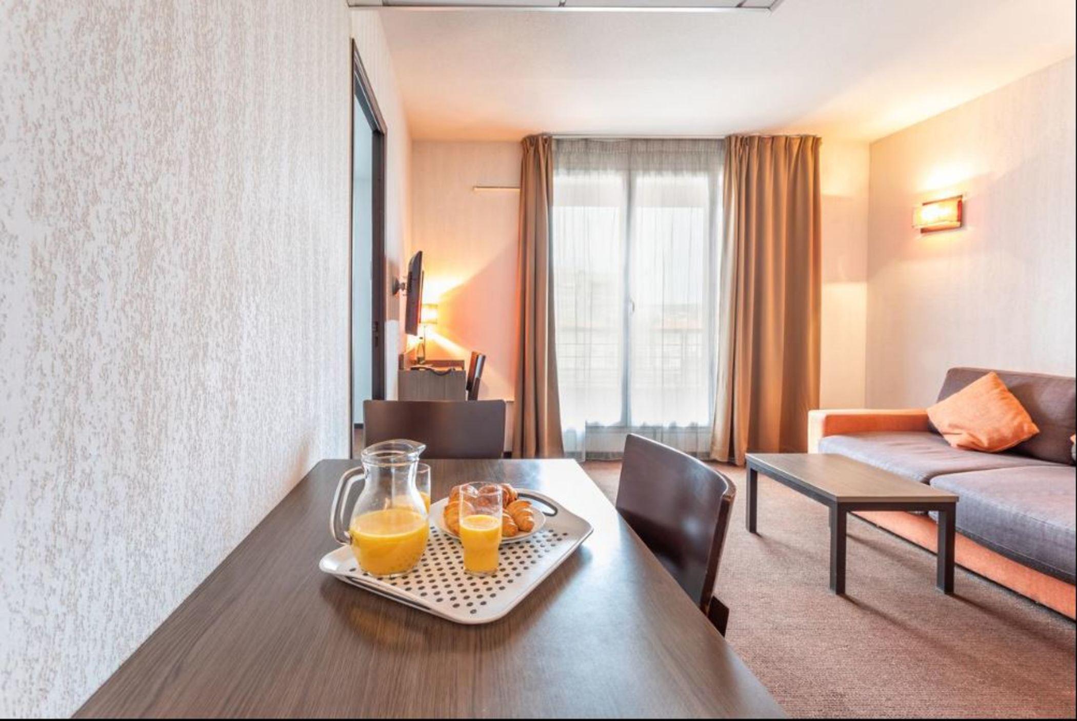 Comfort Aparthotel Nimes Centre Zewnętrze zdjęcie