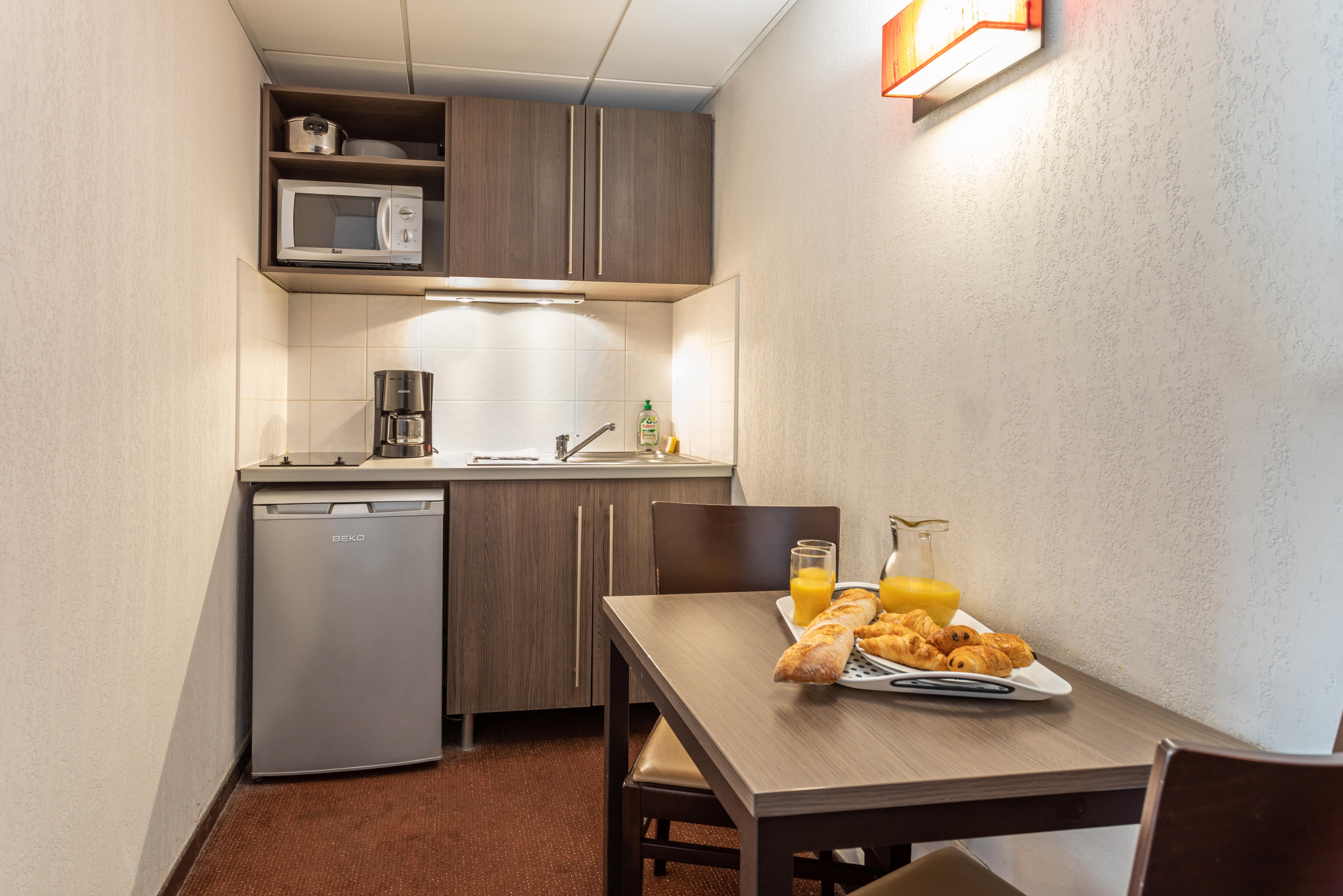 Comfort Aparthotel Nimes Centre Zewnętrze zdjęcie
