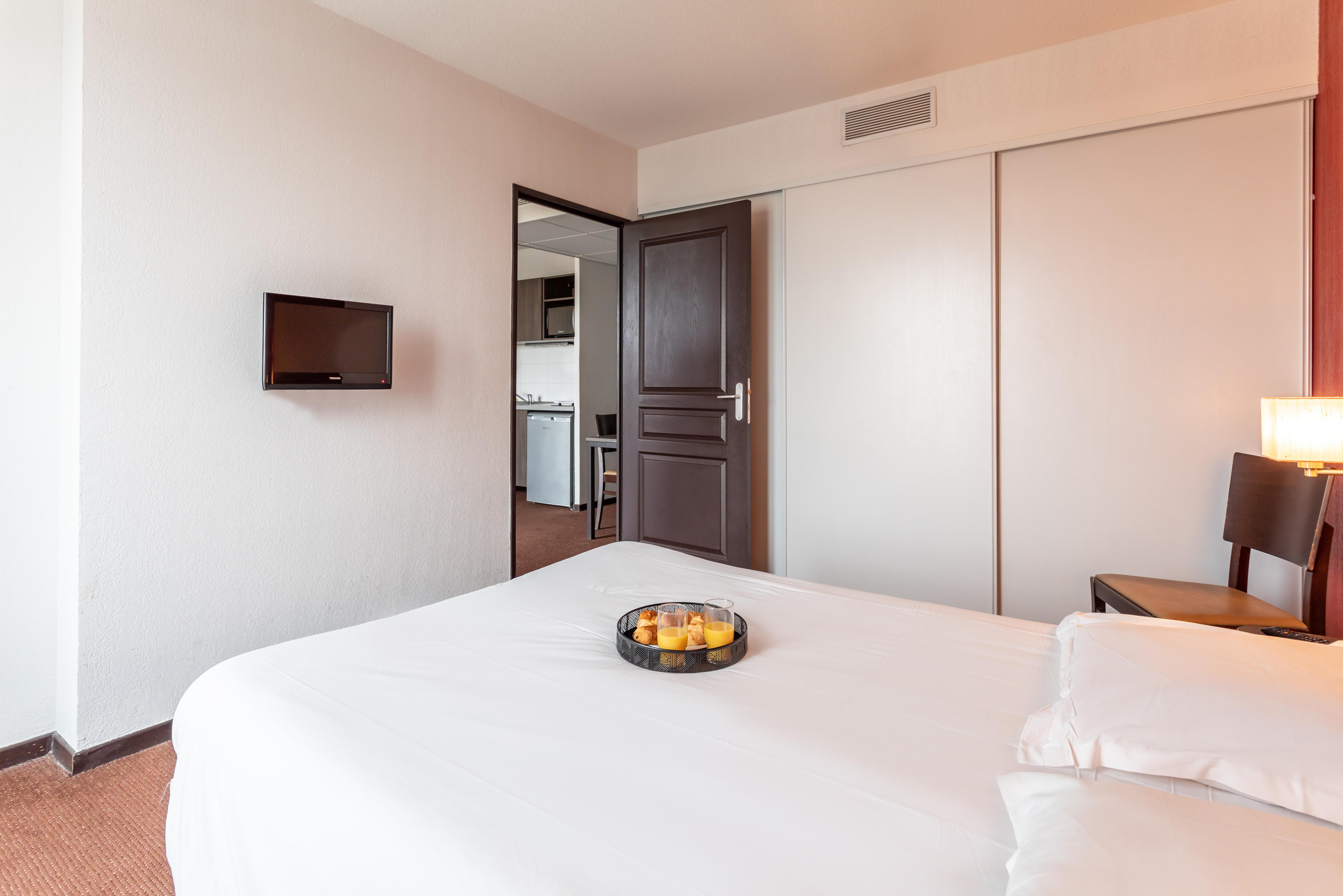 Comfort Aparthotel Nimes Centre Zewnętrze zdjęcie