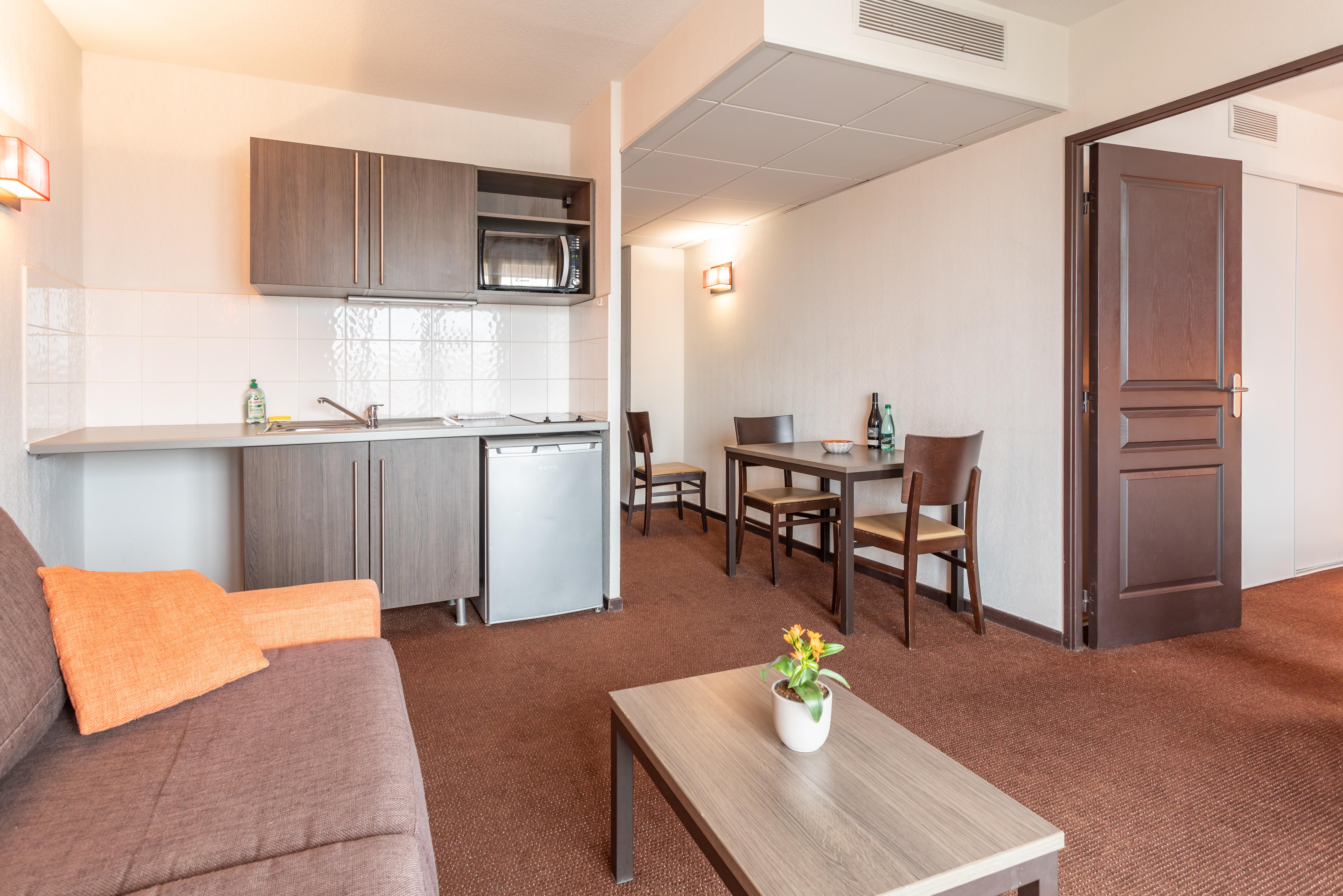 Comfort Aparthotel Nimes Centre Zewnętrze zdjęcie