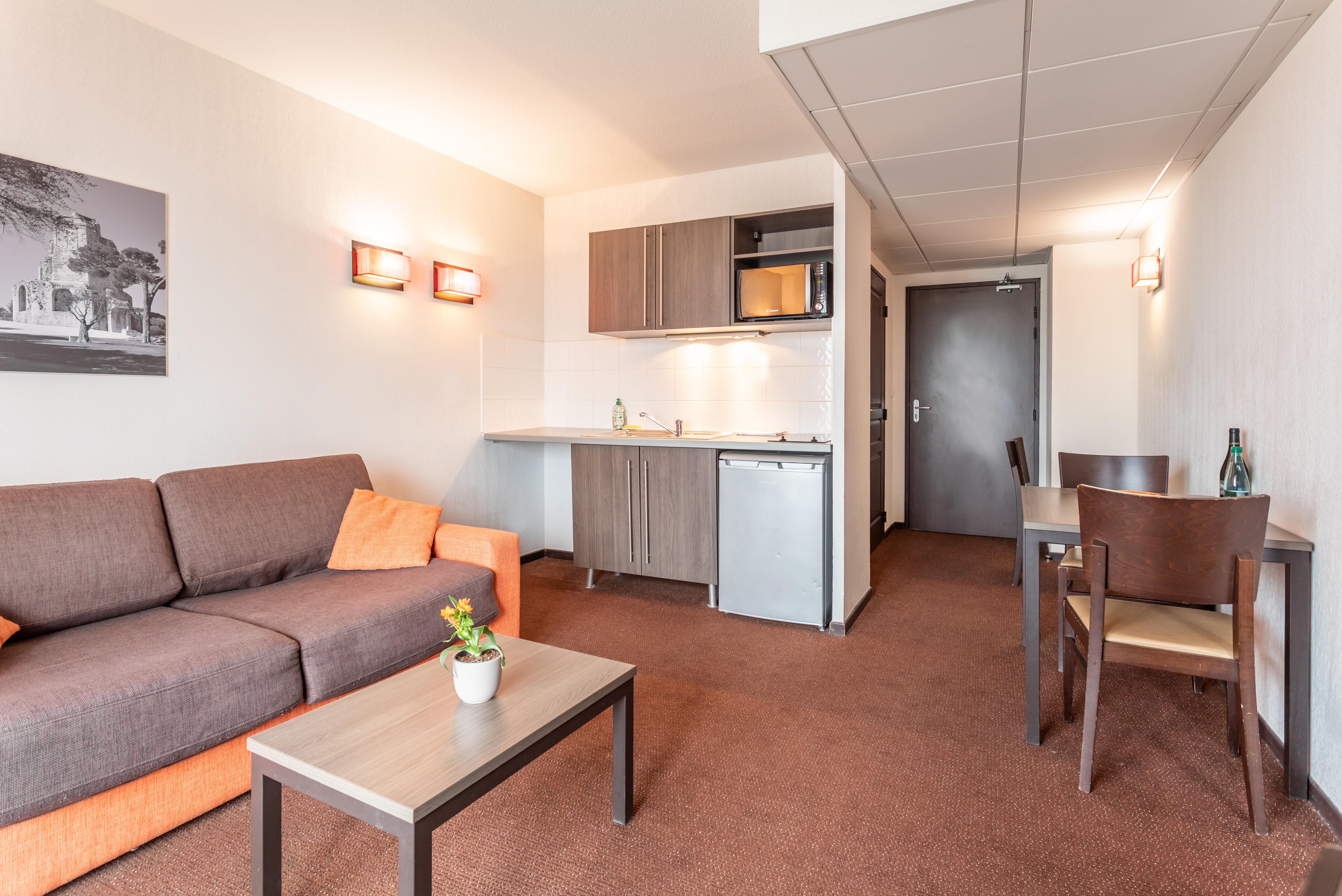 Comfort Aparthotel Nimes Centre Zewnętrze zdjęcie