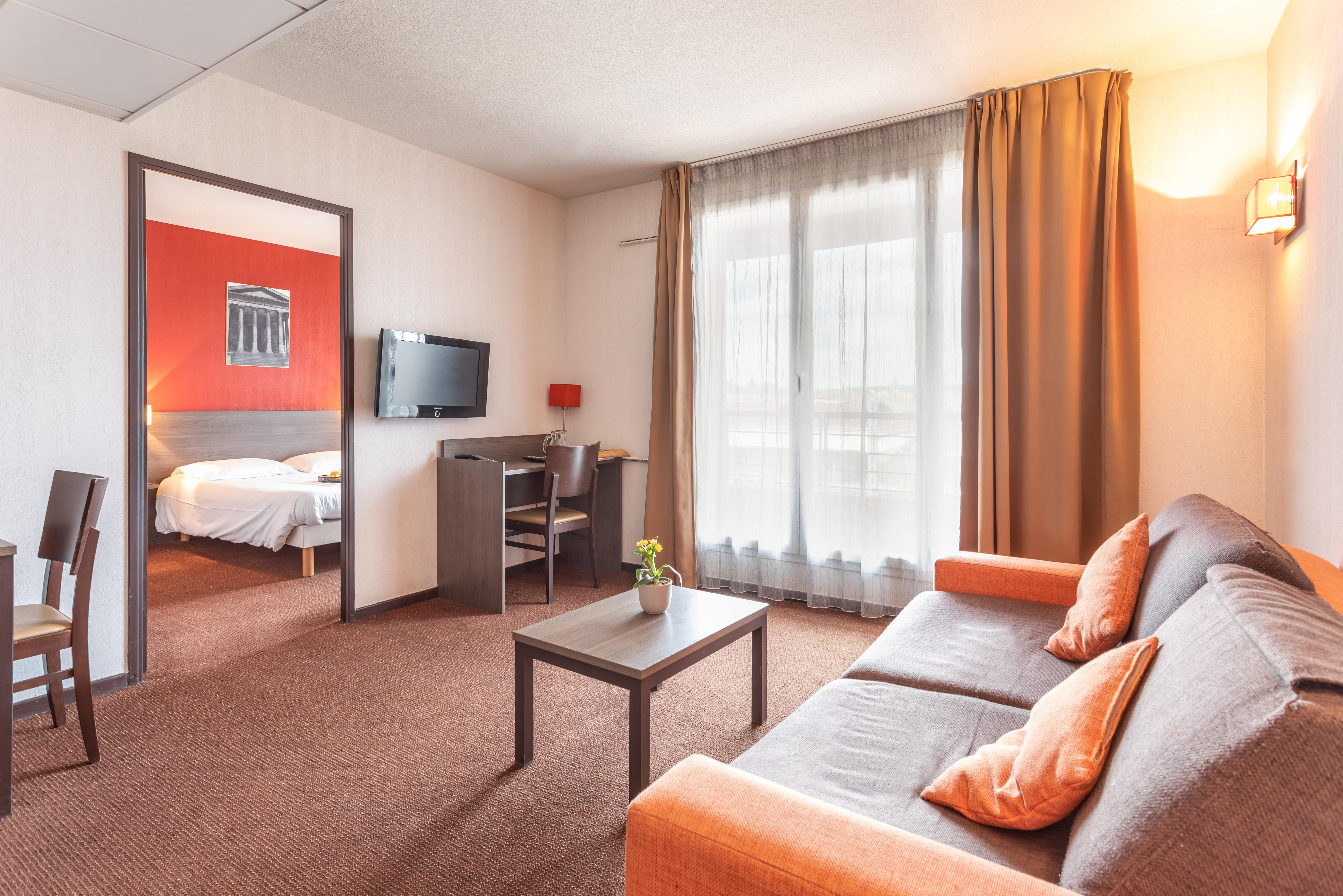 Comfort Aparthotel Nimes Centre Zewnętrze zdjęcie