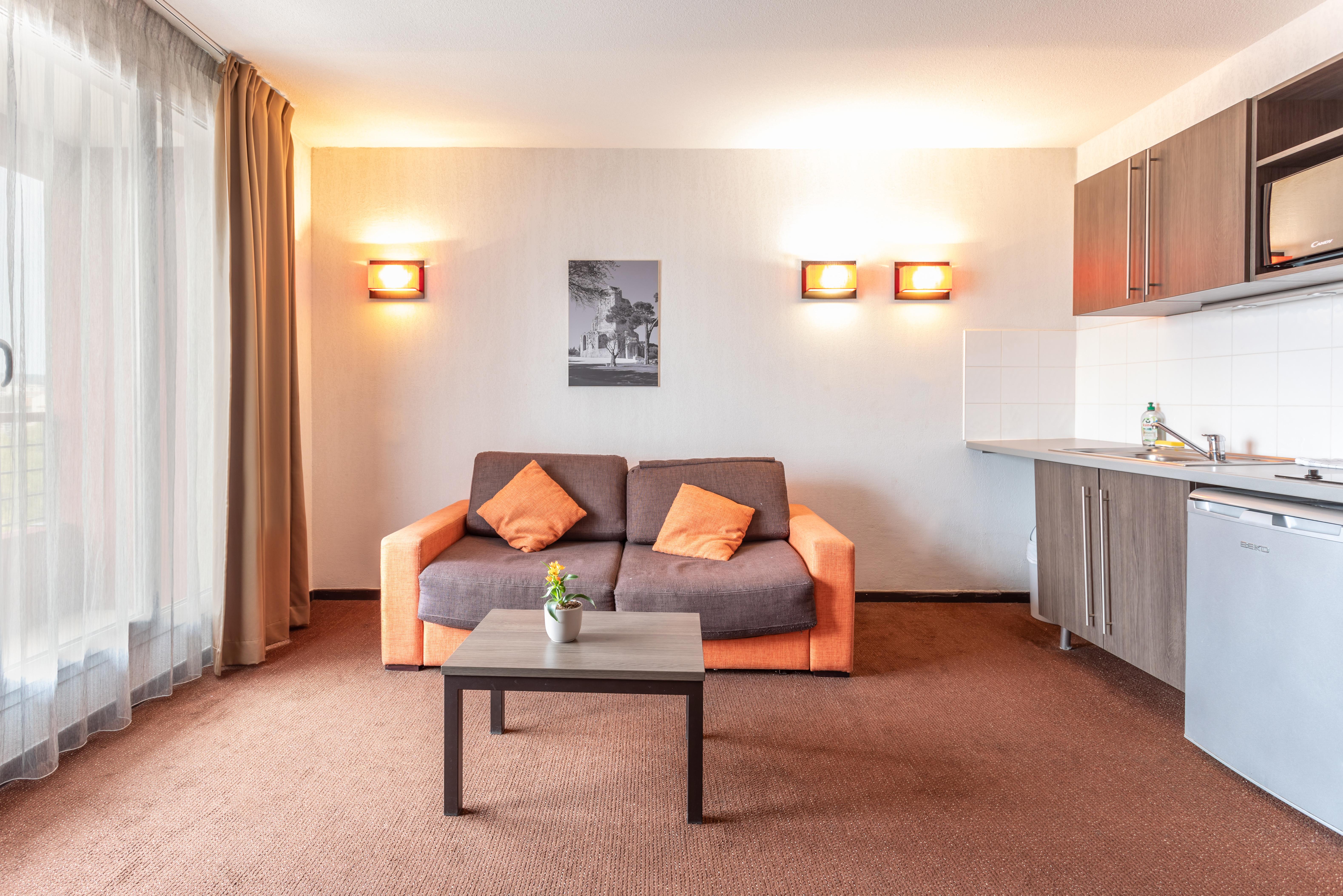 Comfort Aparthotel Nimes Centre Zewnętrze zdjęcie