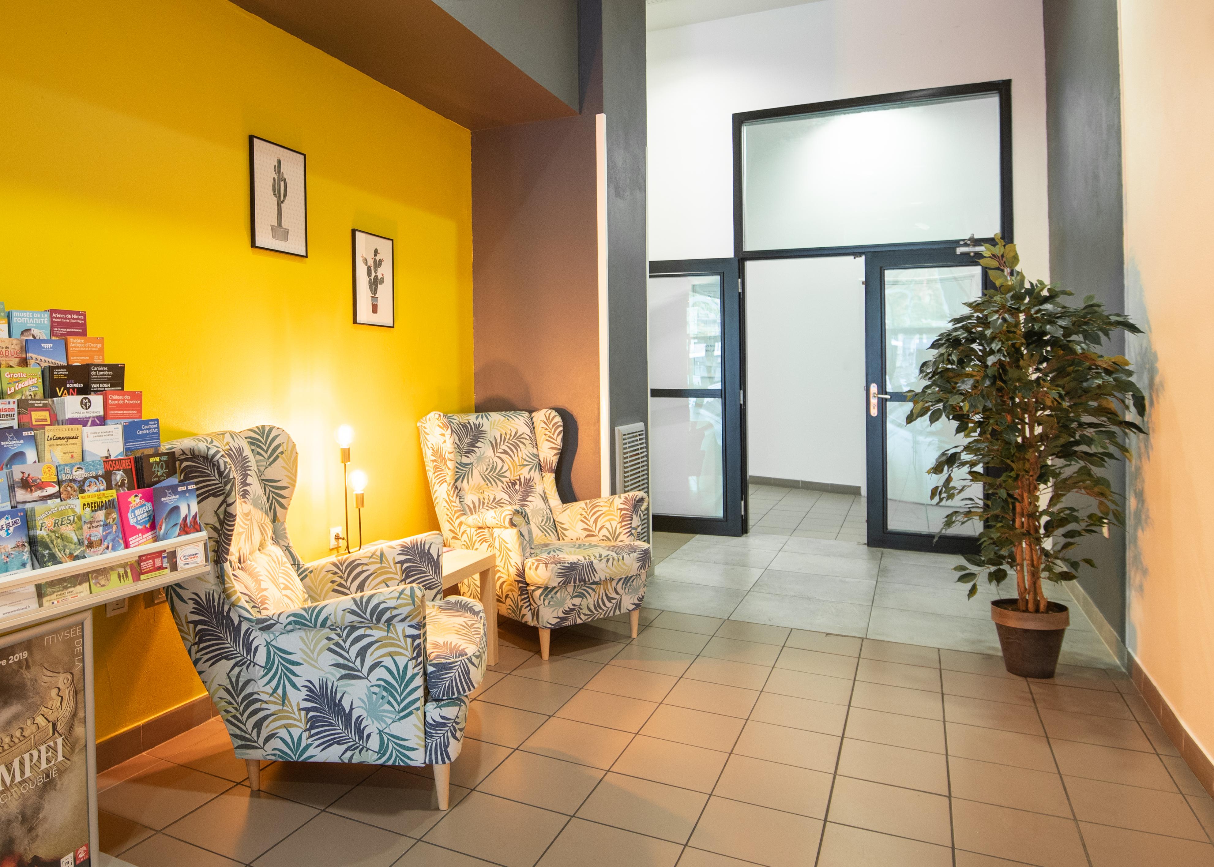 Comfort Aparthotel Nimes Centre Zewnętrze zdjęcie