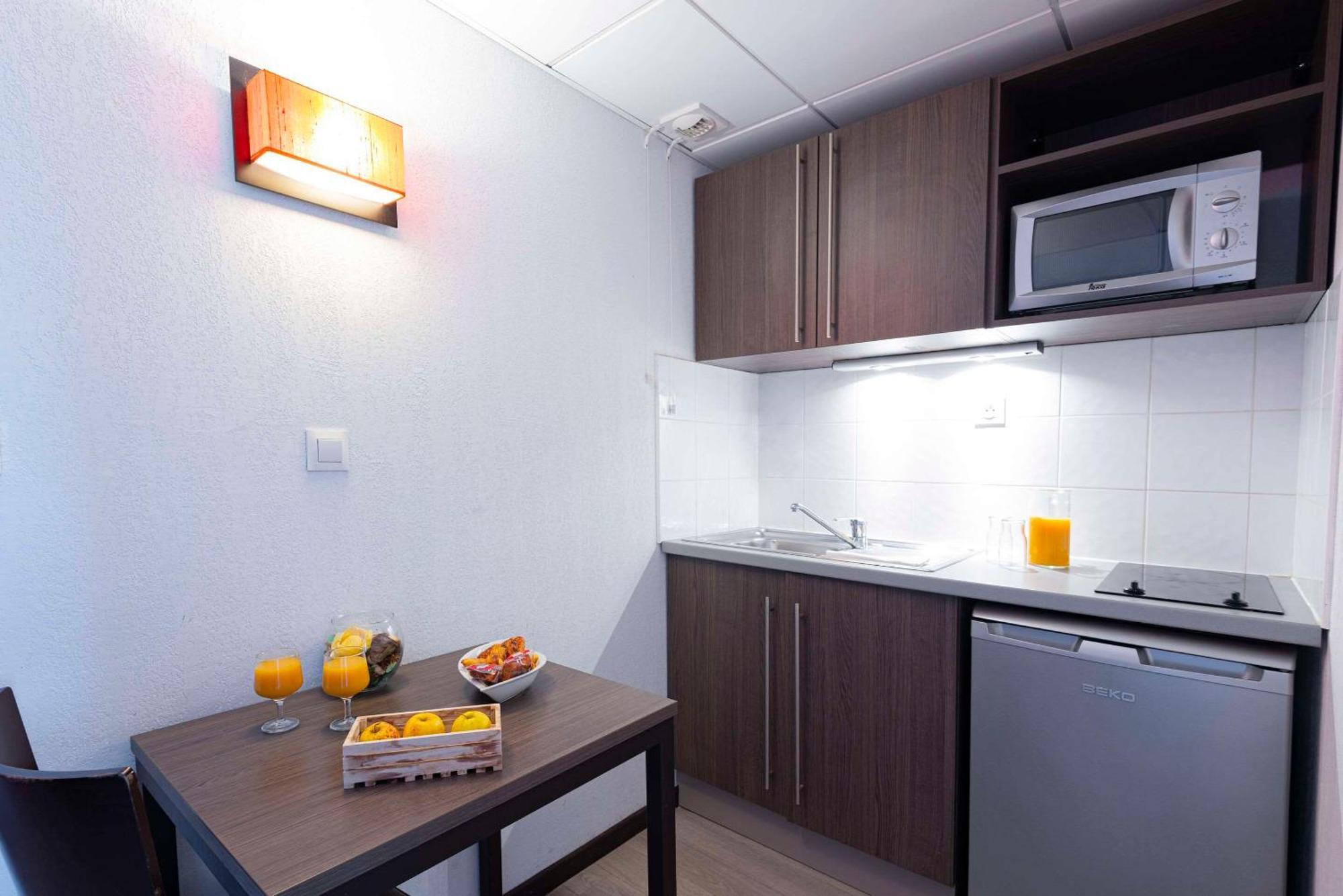 Comfort Aparthotel Nimes Centre Zewnętrze zdjęcie