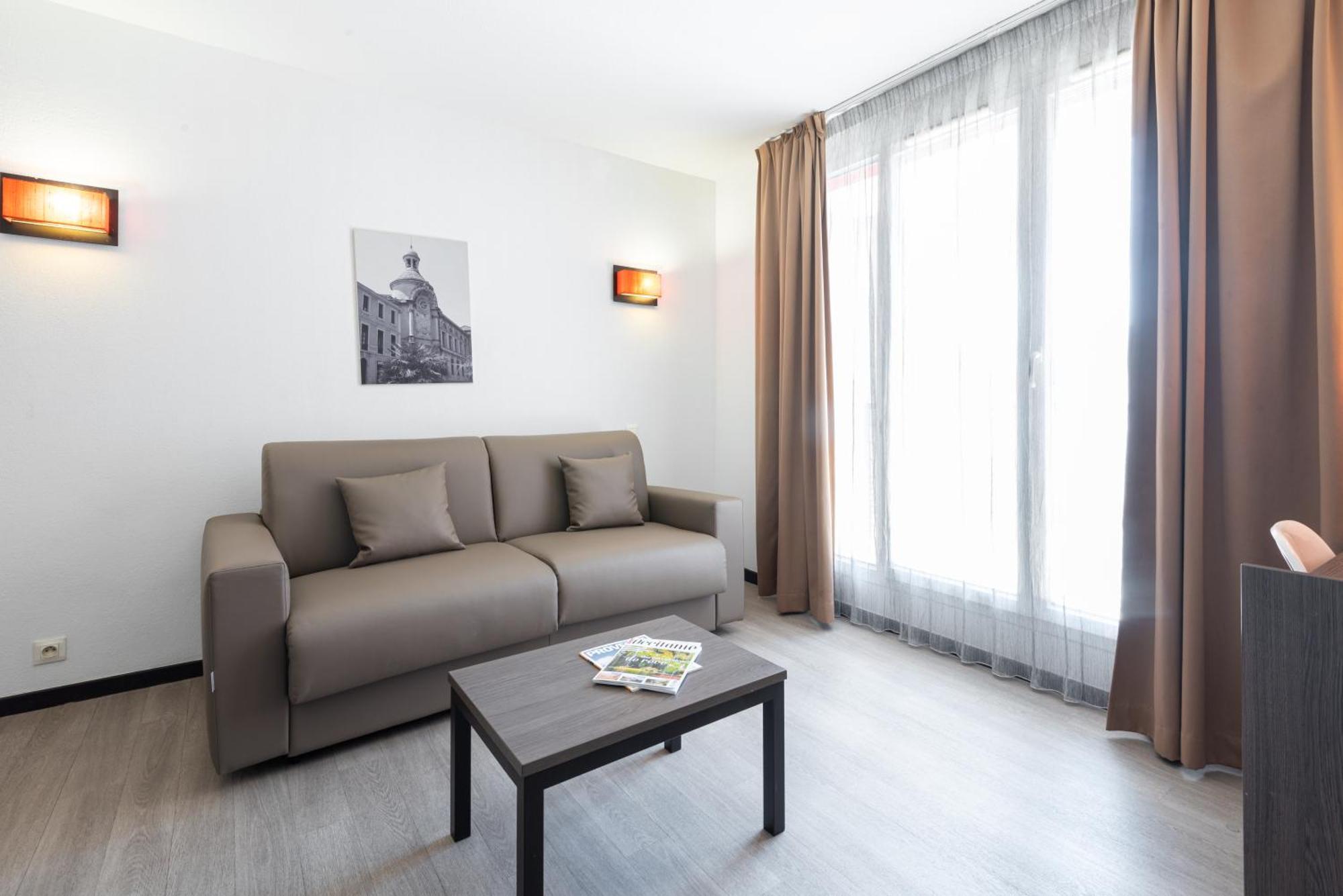 Comfort Aparthotel Nimes Centre Zewnętrze zdjęcie