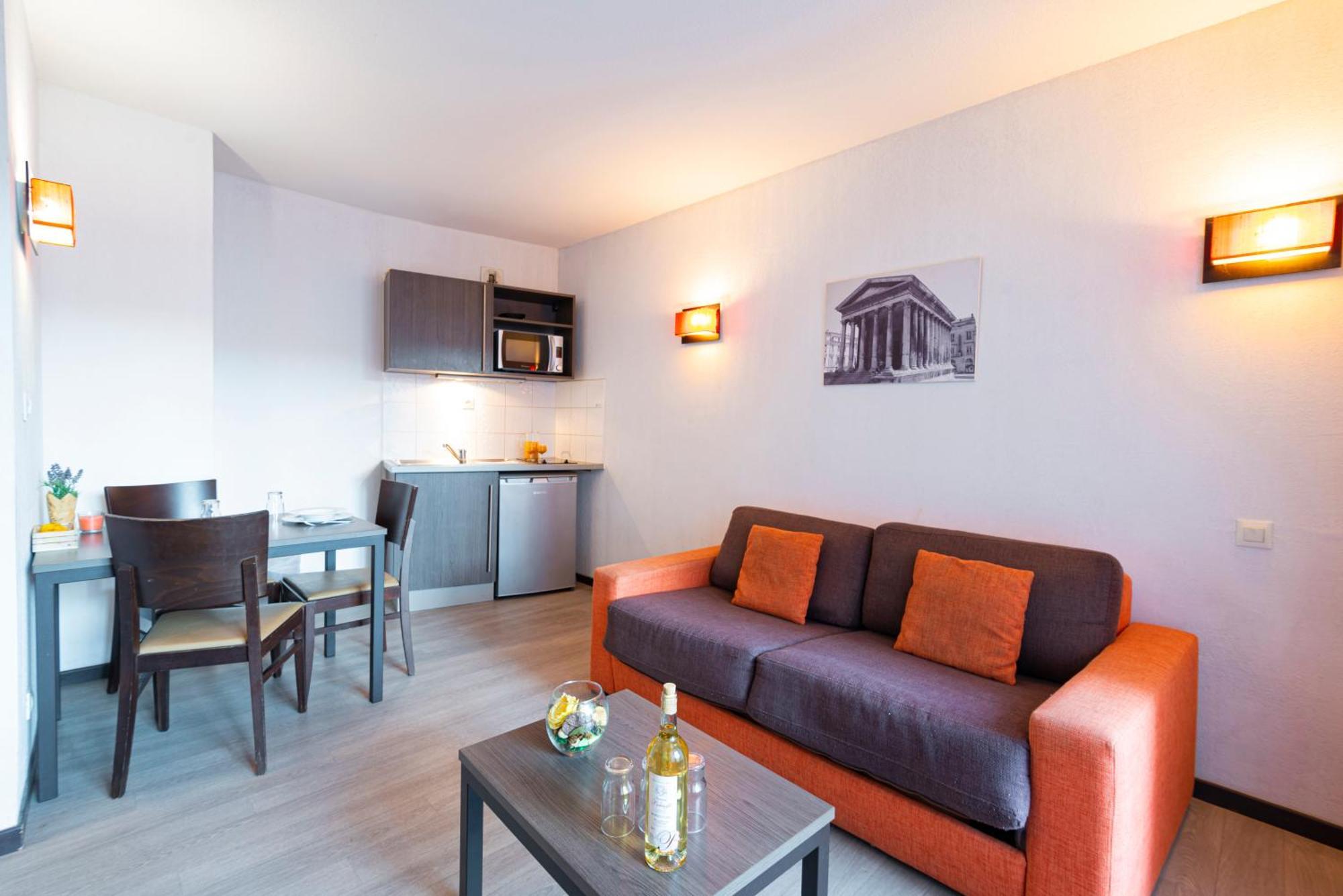 Comfort Aparthotel Nimes Centre Zewnętrze zdjęcie