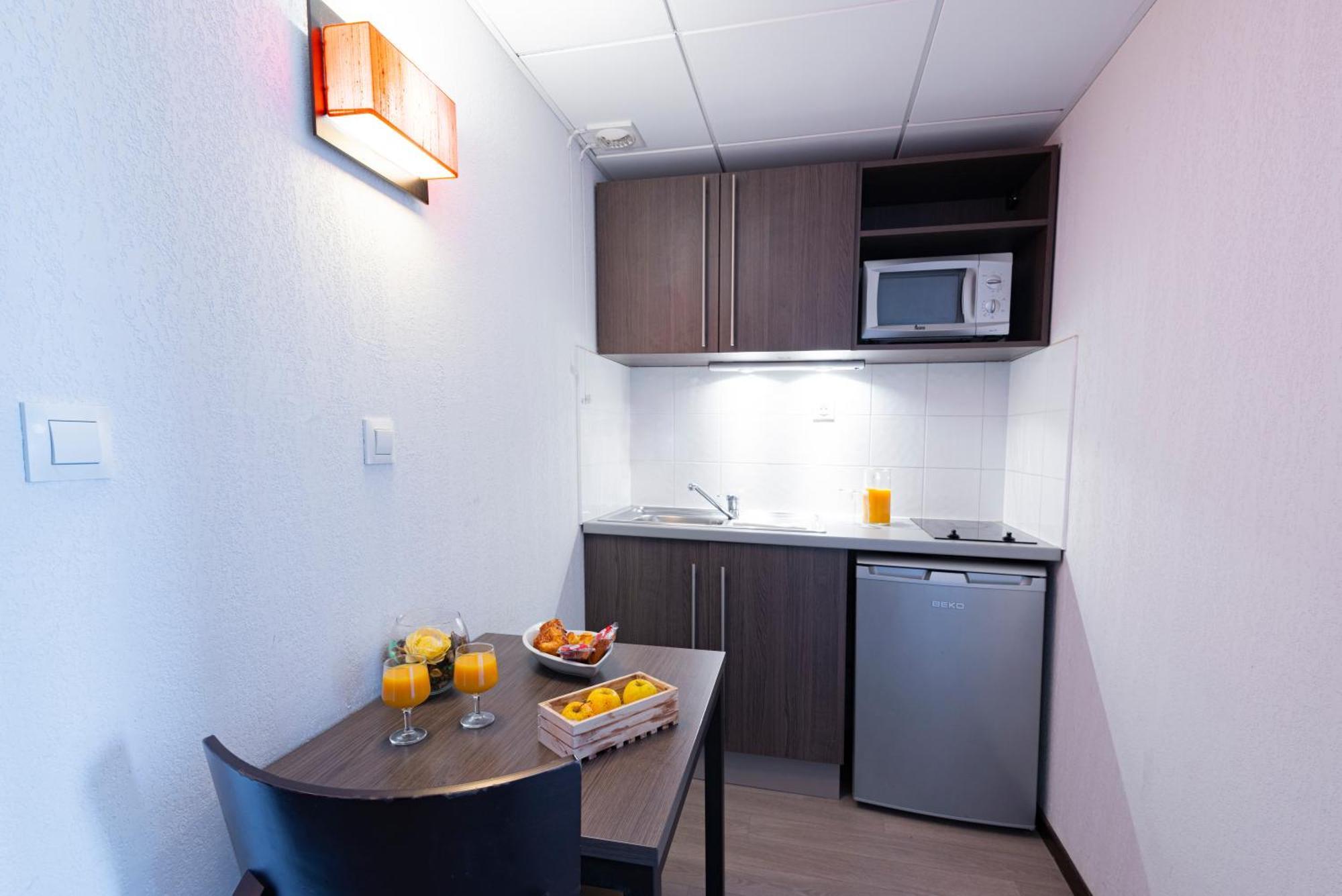 Comfort Aparthotel Nimes Centre Zewnętrze zdjęcie