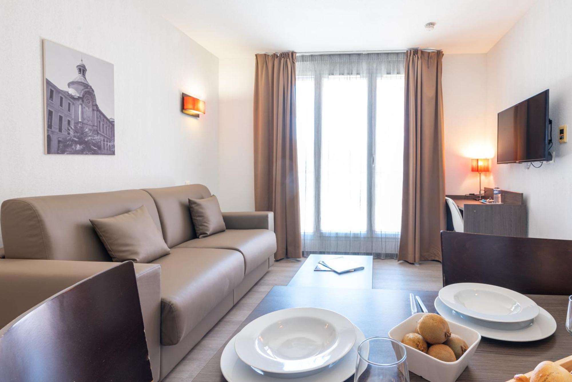 Comfort Aparthotel Nimes Centre Zewnętrze zdjęcie