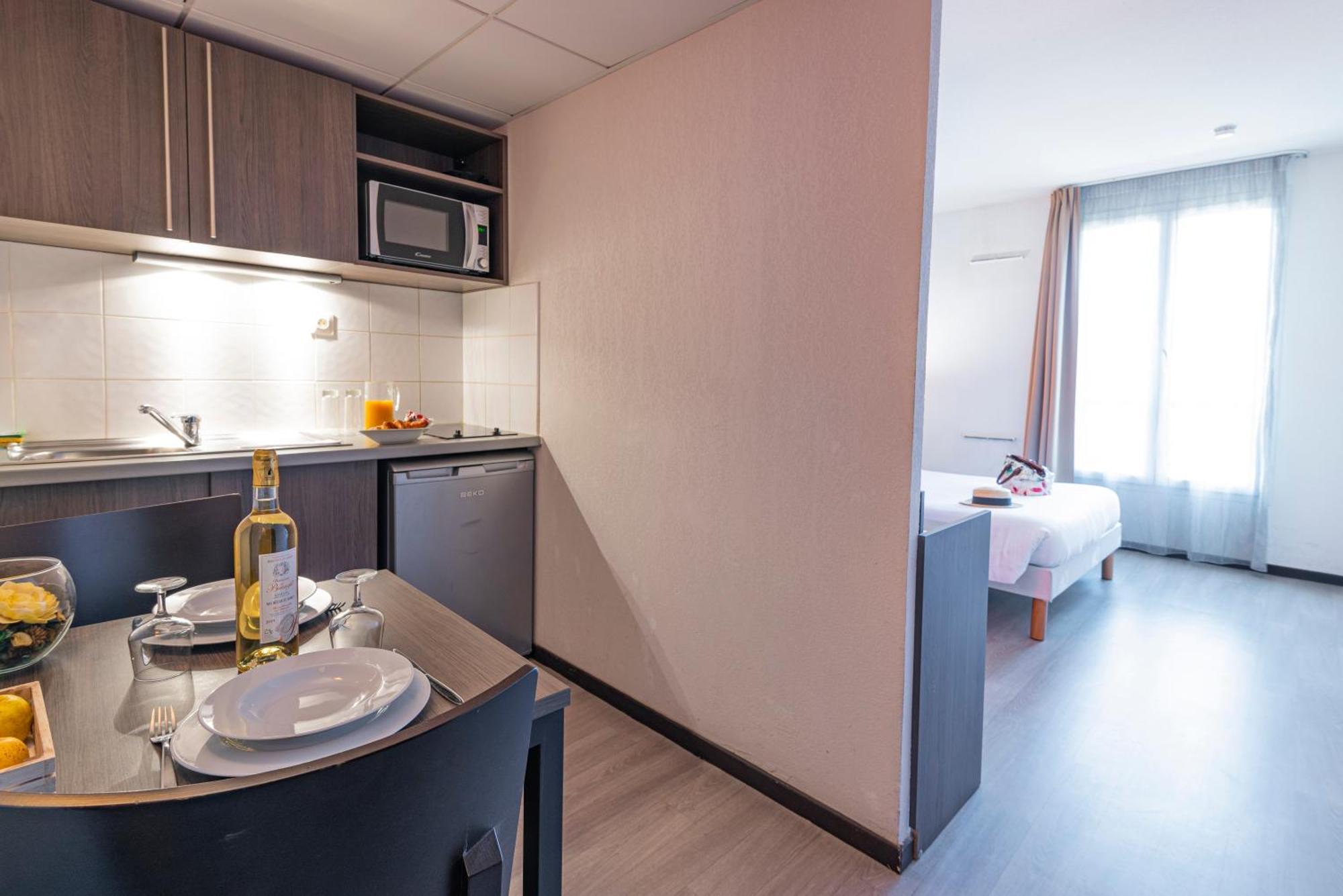 Comfort Aparthotel Nimes Centre Zewnętrze zdjęcie