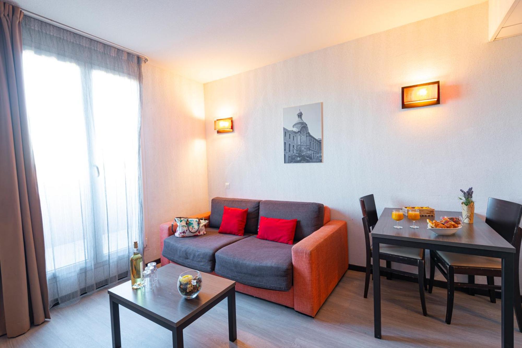 Comfort Aparthotel Nimes Centre Zewnętrze zdjęcie