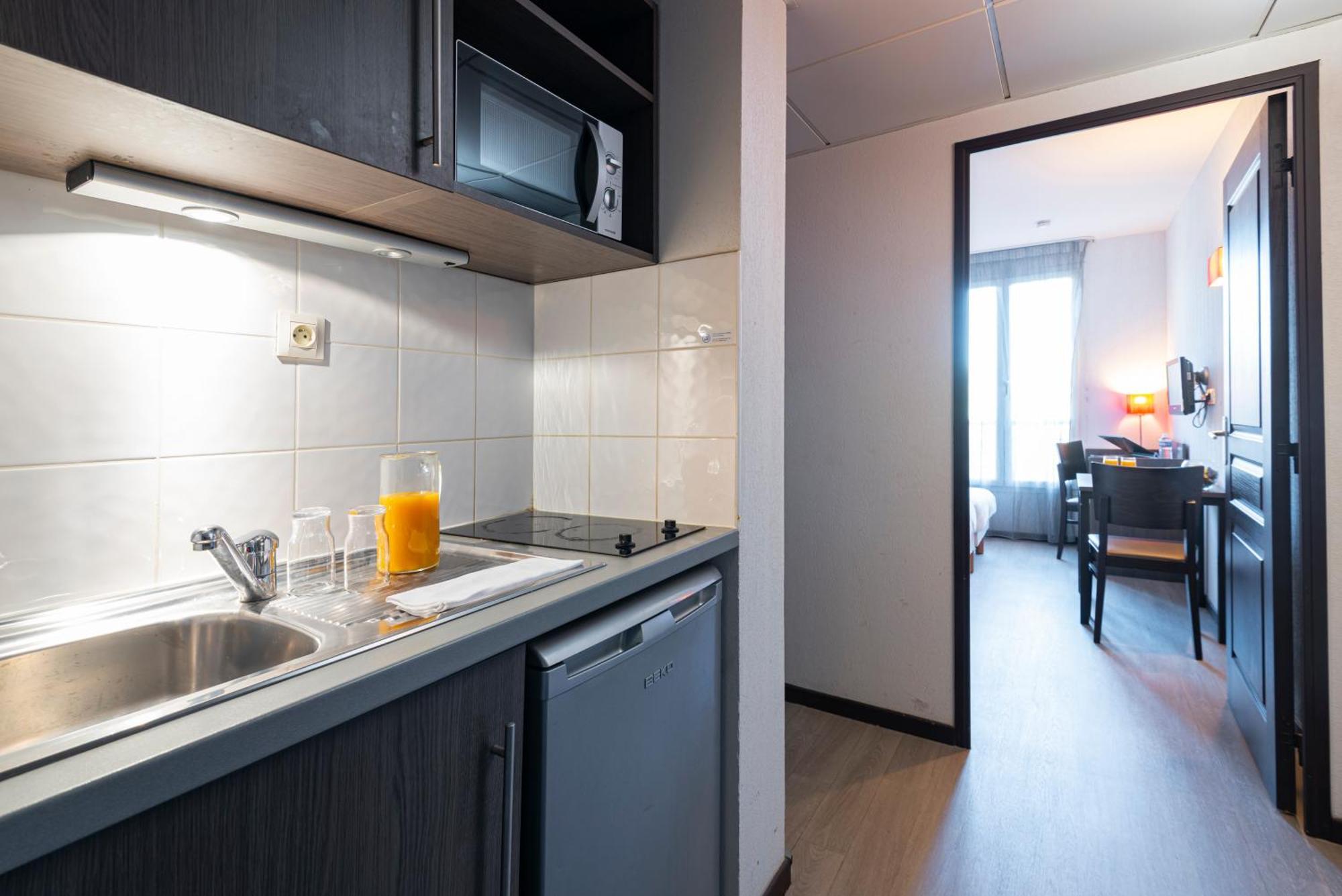 Comfort Aparthotel Nimes Centre Zewnętrze zdjęcie